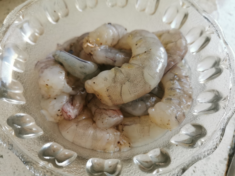鲜虾培根芝士焗饭的做法 步骤2