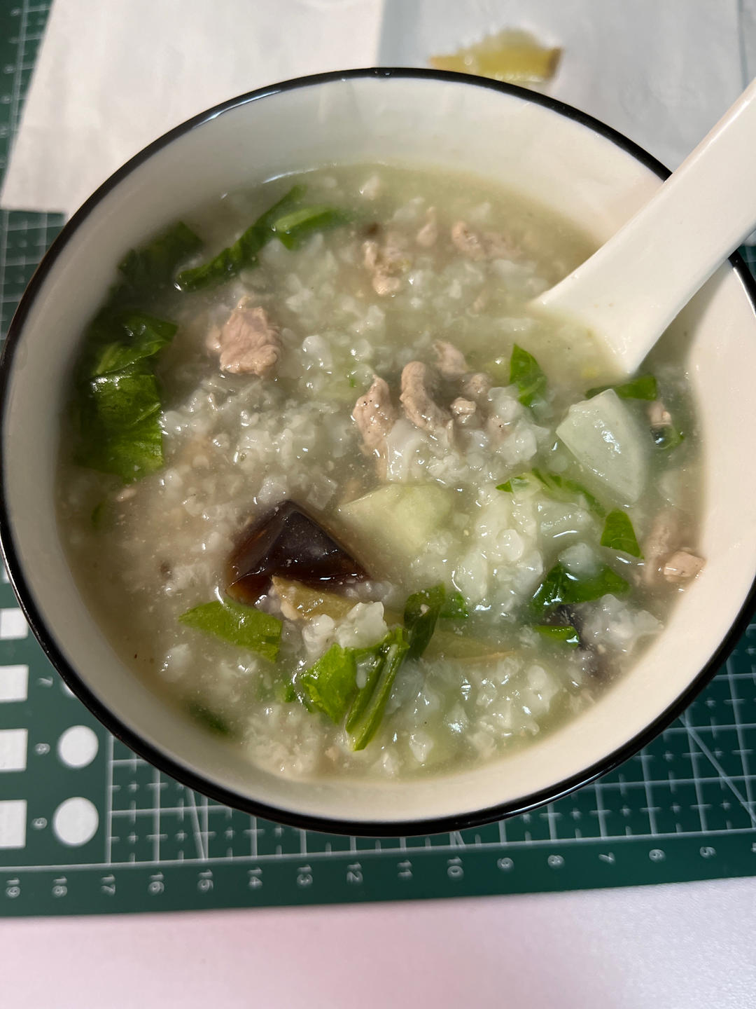 妈妈👩教我做的皮蛋瘦肉粥🥣简单快捷美味😋