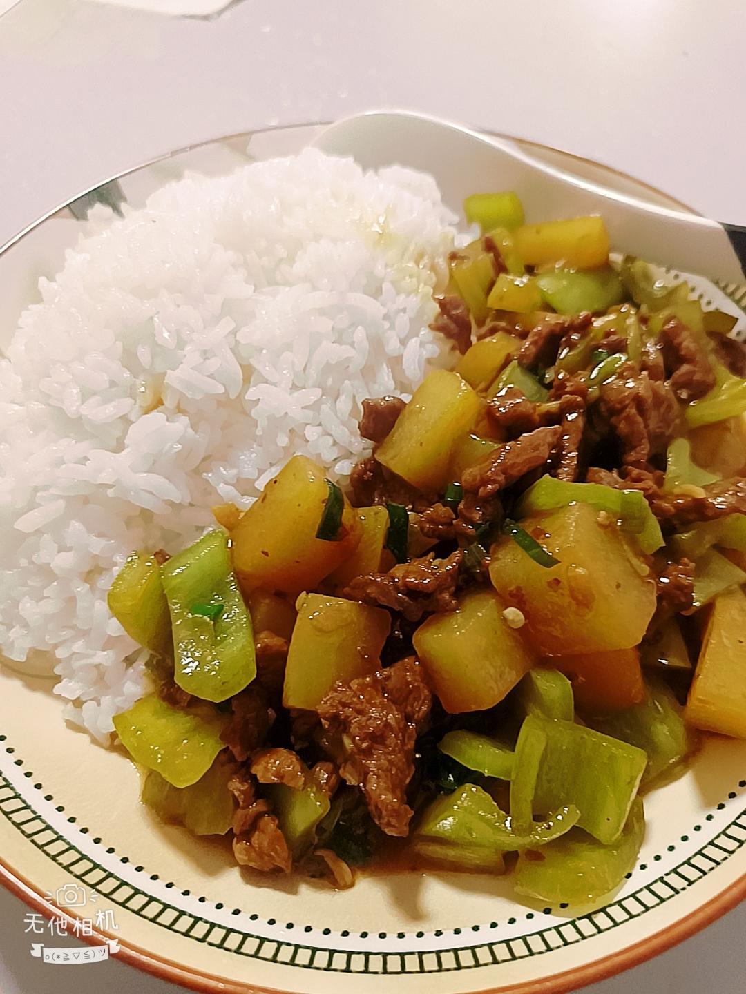 『青椒肉末土豆丁』