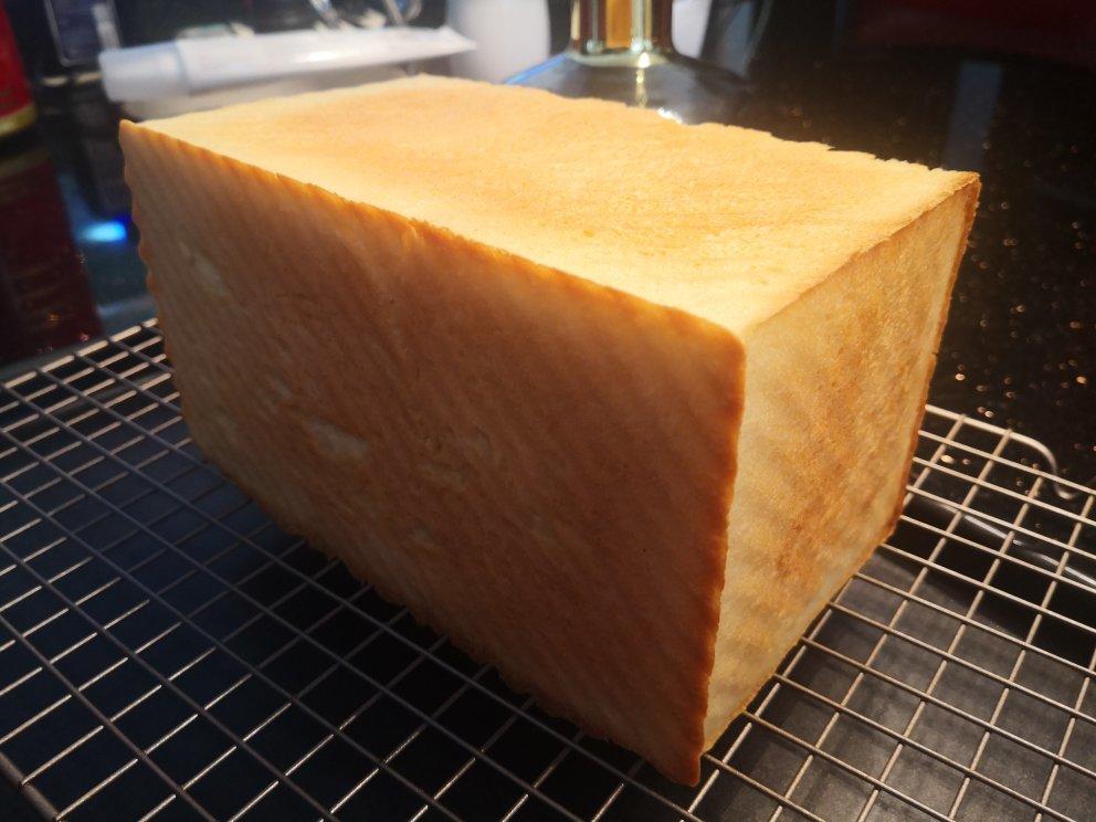 用烤箱自己做面包--手工牛奶吐司面包