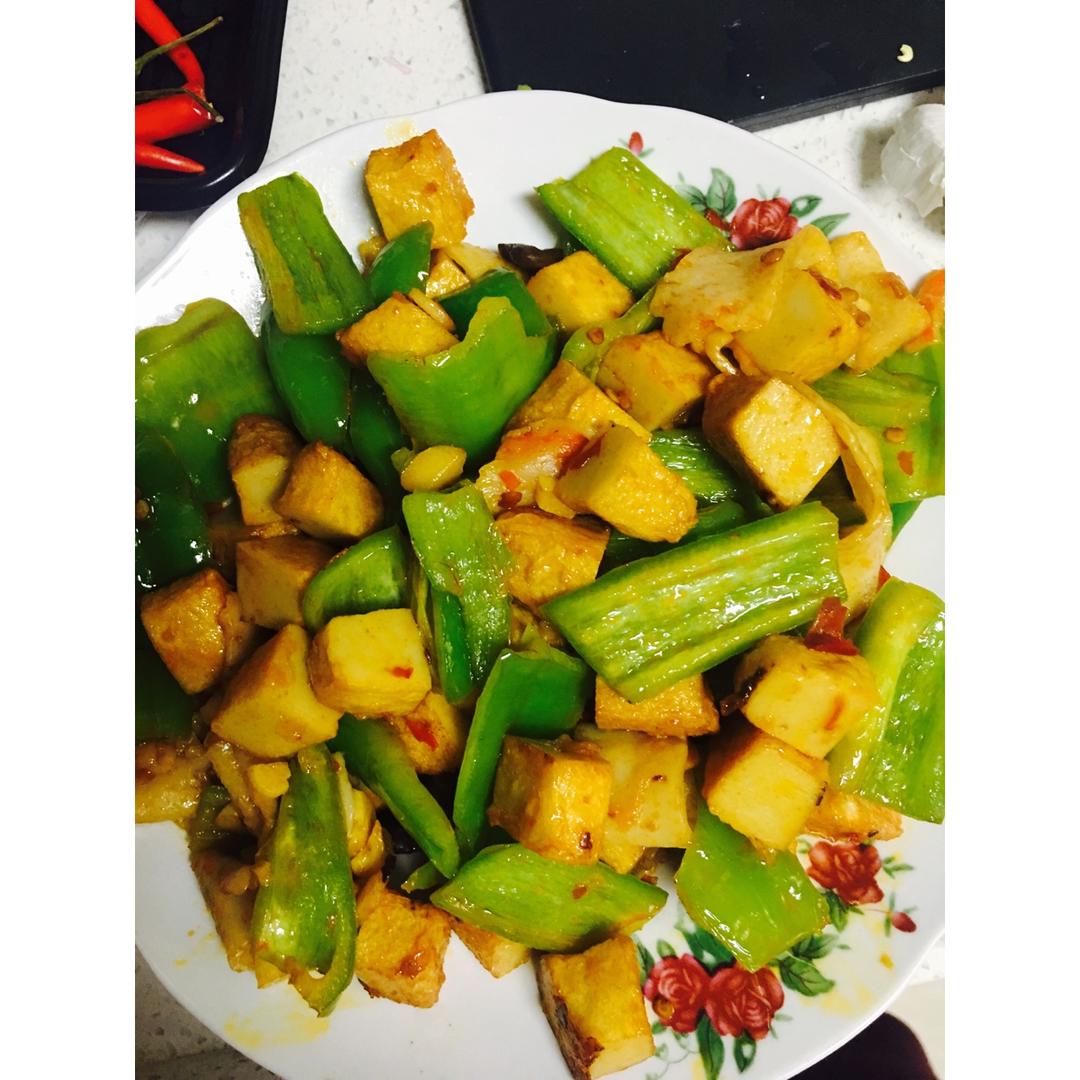 鱼丸炒青椒
