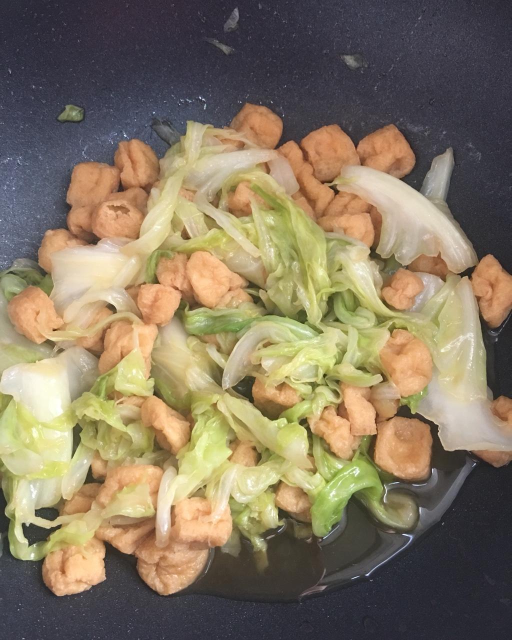 油豆腐炒包菜（快手菜）