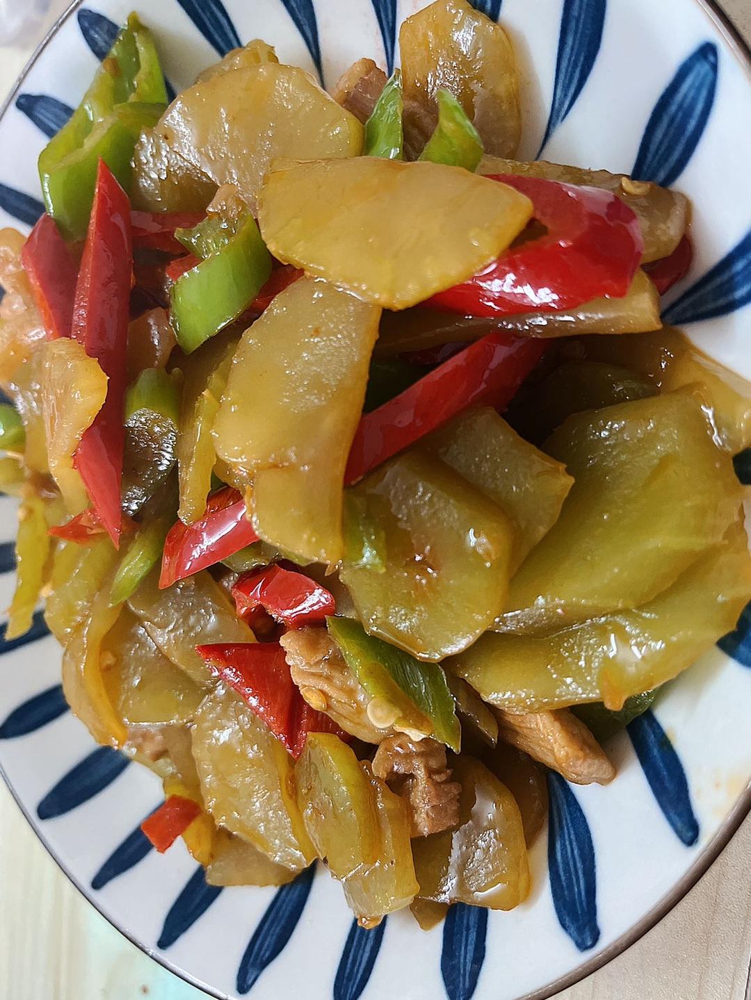 简单又好吃的莴笋炒肉