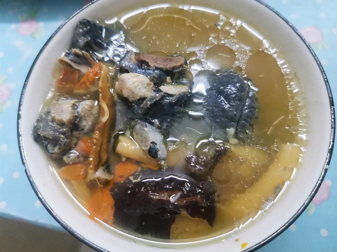 滋补乌鸡汤