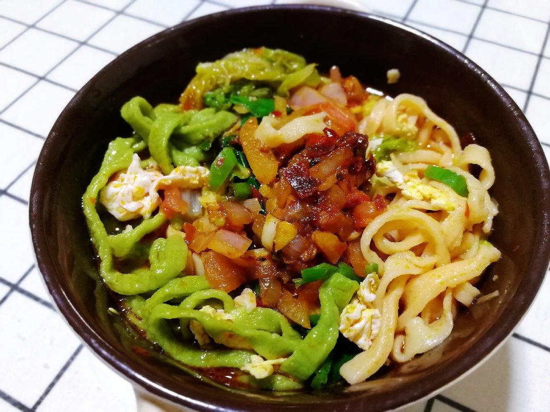 （菠菜）鸡蛋手擀面（附肉酱制作方法）