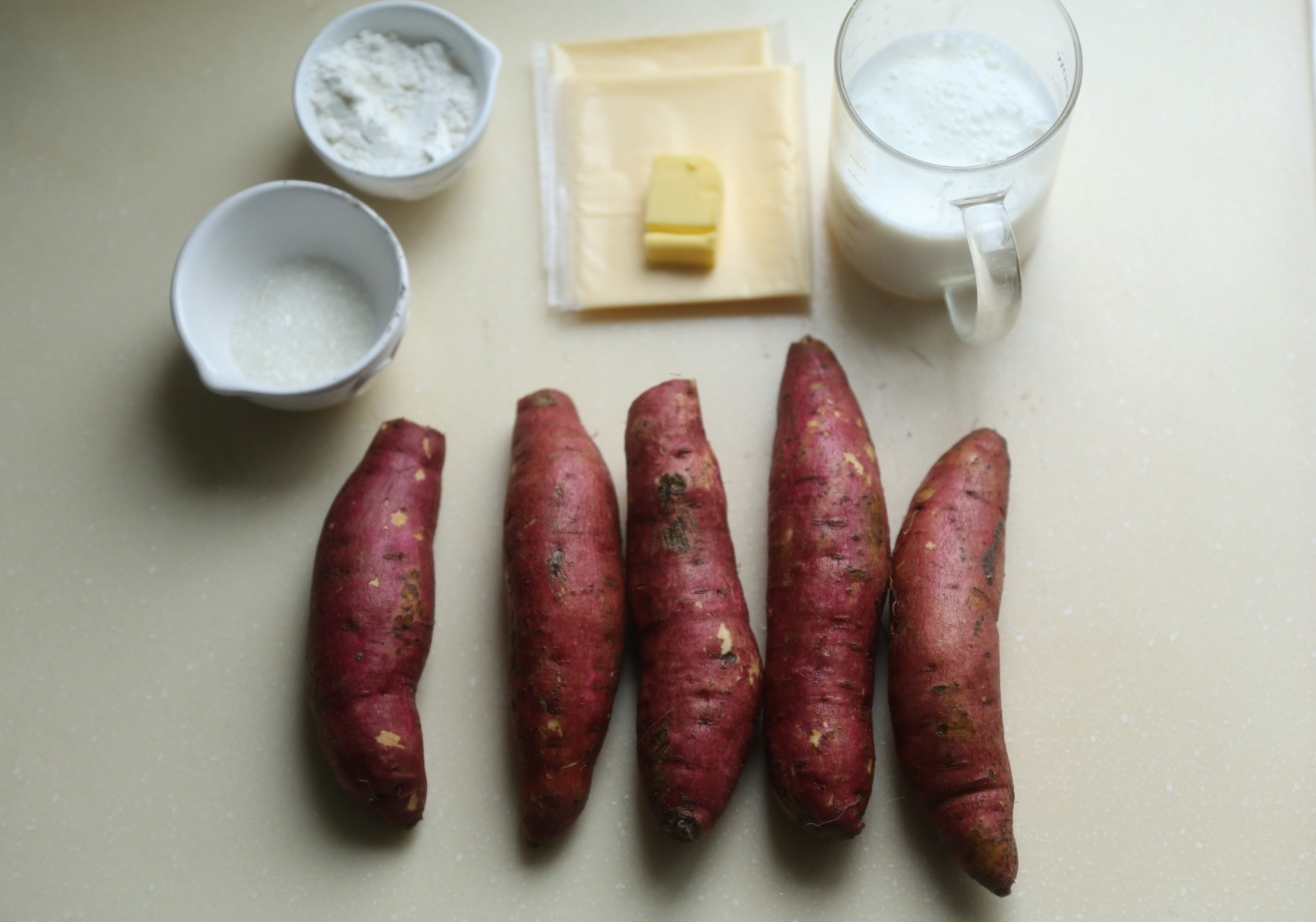 【北鼎烤箱食谱】熔岩烤红薯的做法 步骤1