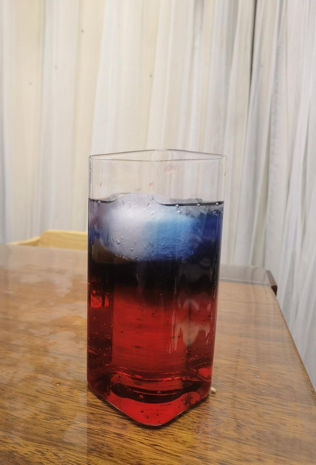 玛格丽特鸡尾酒 酒杯里的冰火星河