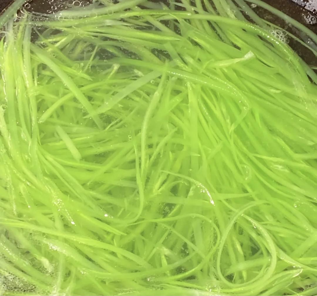 想告诉全世界，这菜太解腻！爽脆开胃的莴笋丝的做法 步骤4