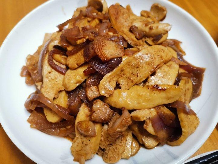 洋葱香干炒肉