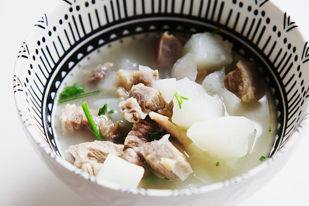 冬日滋补南波万，羊肉萝卜汤