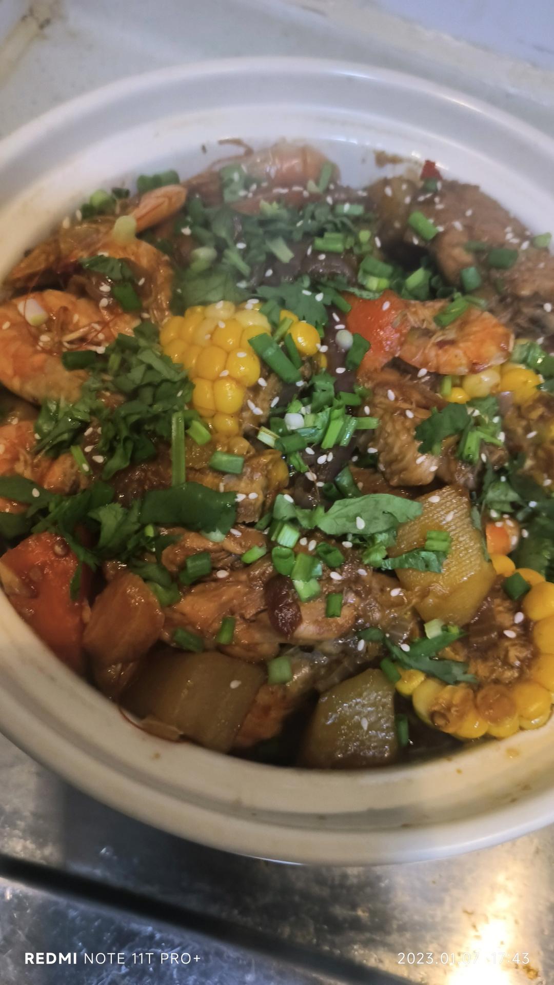 巨下饭的鲜虾鸡翅玉米煲