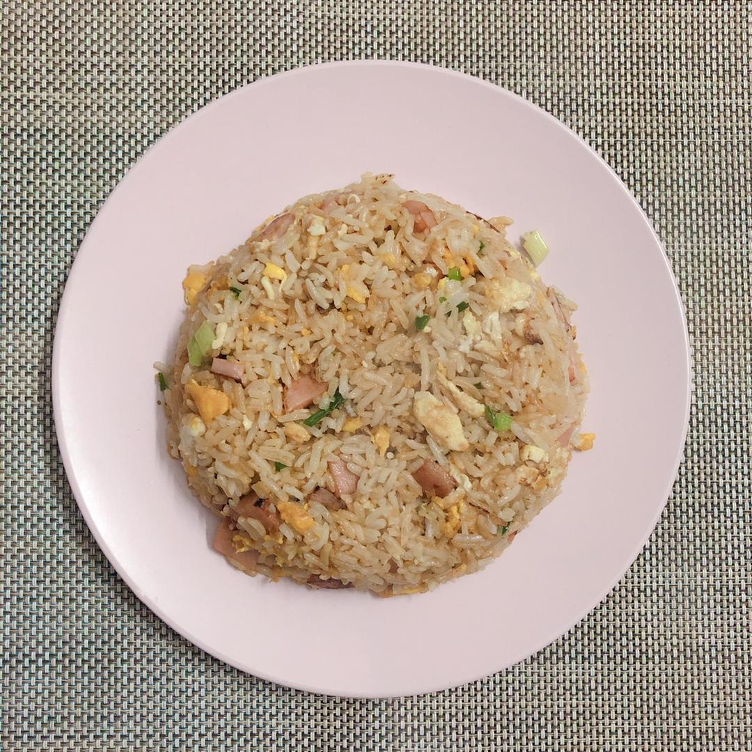 快手午餐肉炒饭