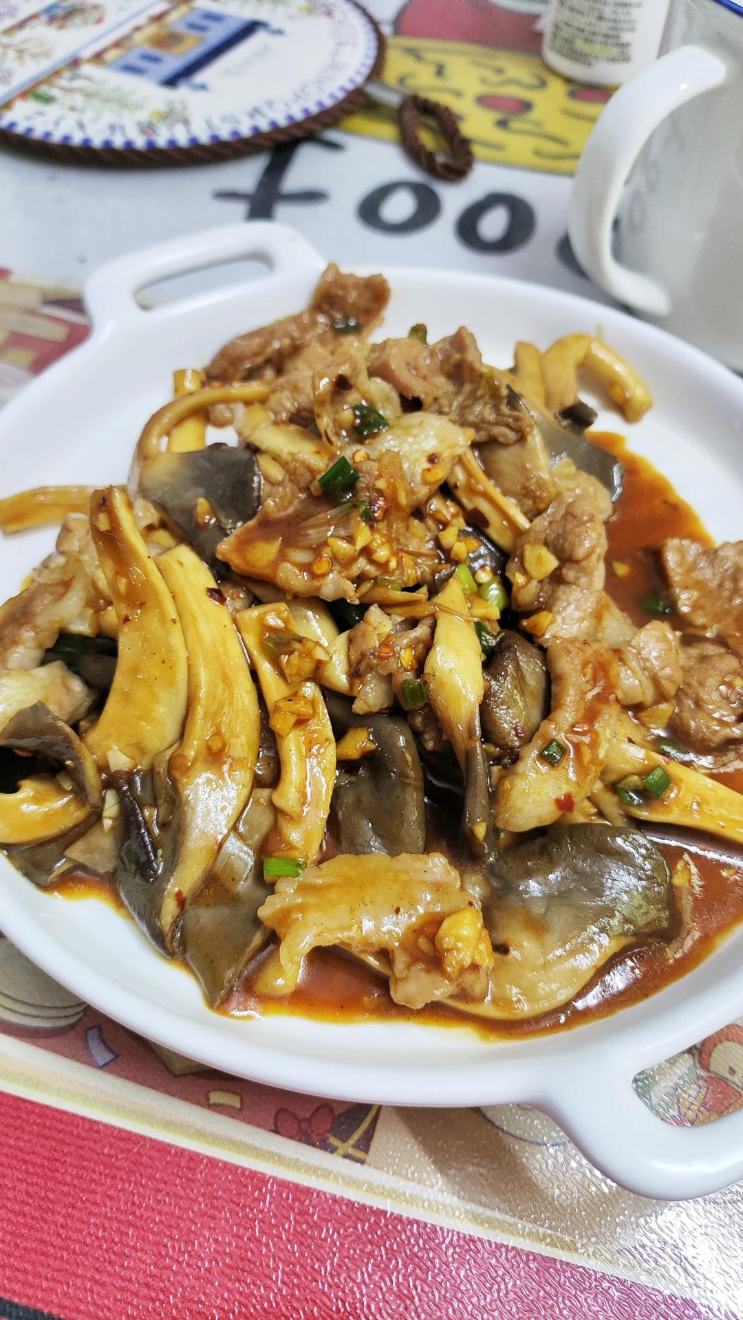 香辣美味的炒平菇