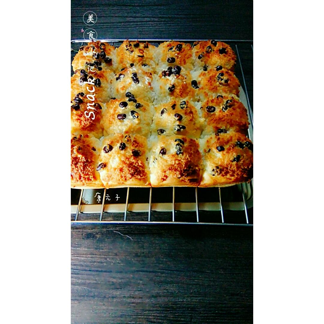 椰蓉蜜豆泡浆面包