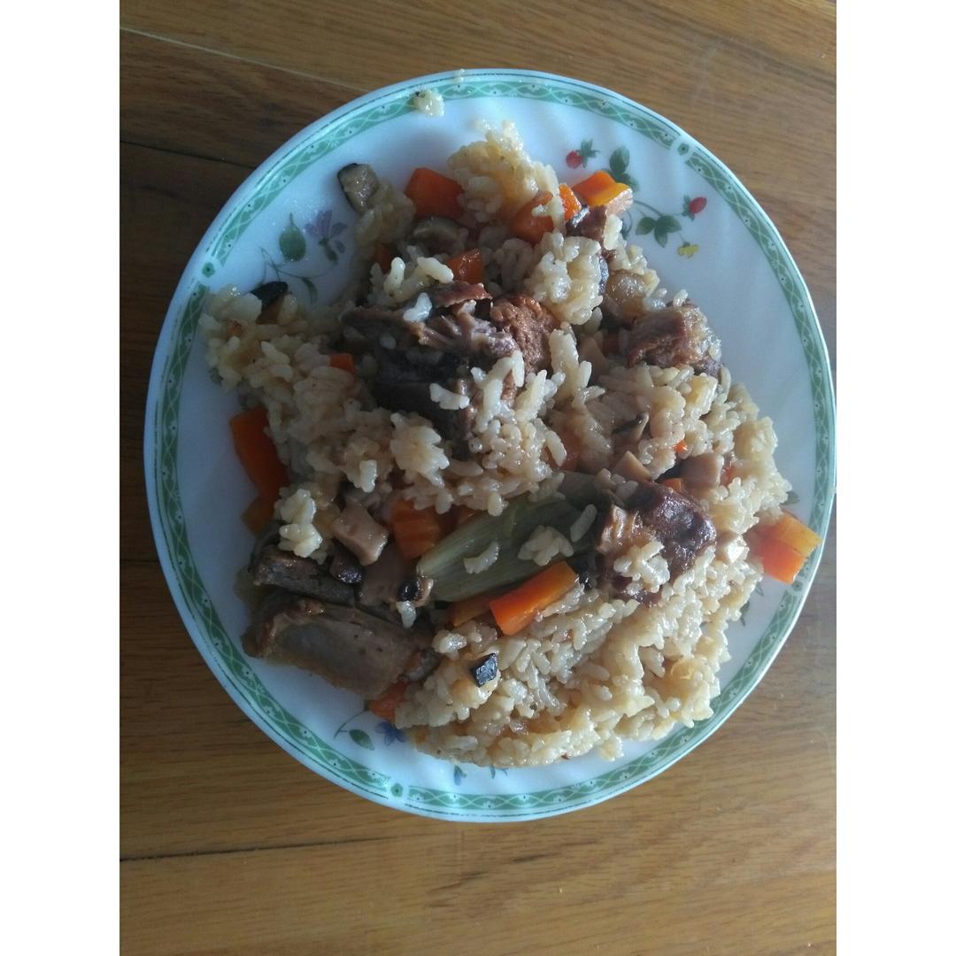喷香排骨焖饭（爆好吃）