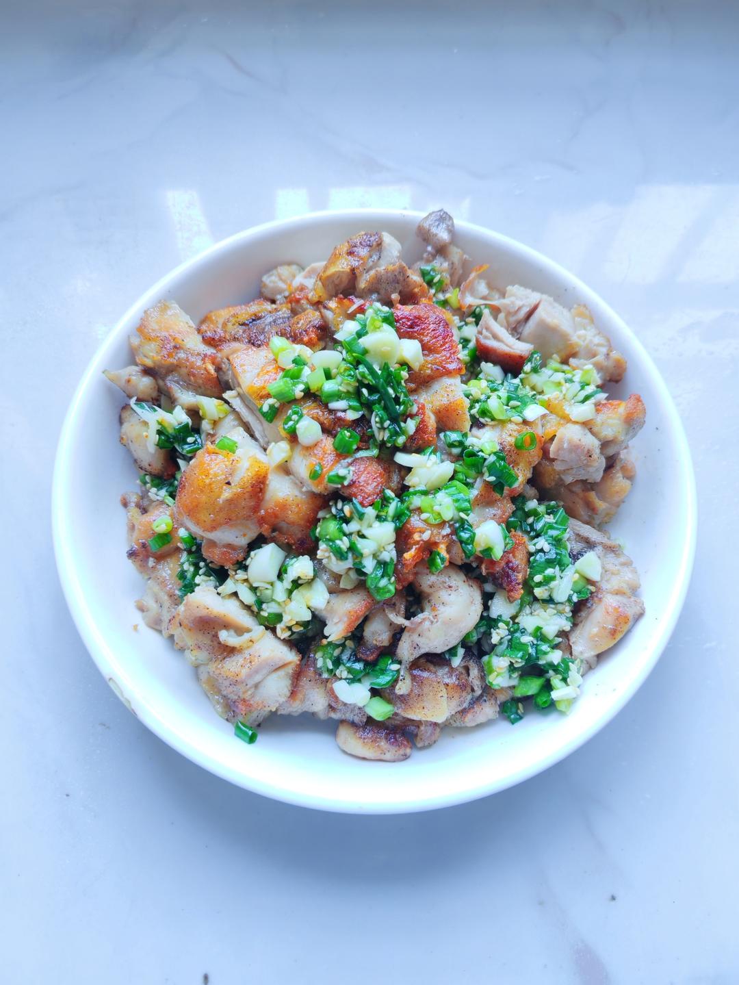 码住这个葱盐酱配方，配啥肉都好吃！葱盐酱鸡腿排｜外酥里嫩、葱香浓郁