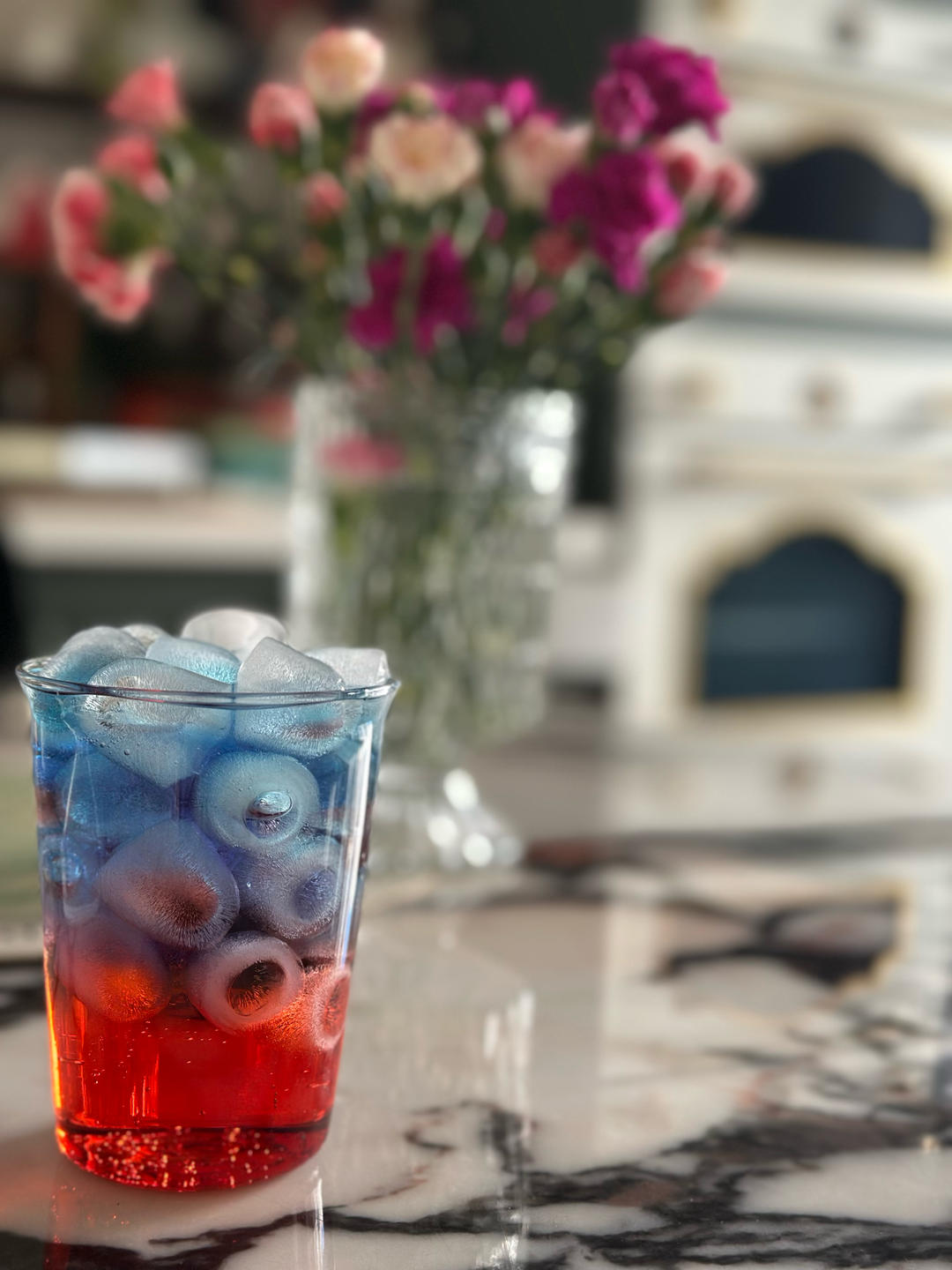 玛格丽特鸡尾酒 酒杯里的冰火星河