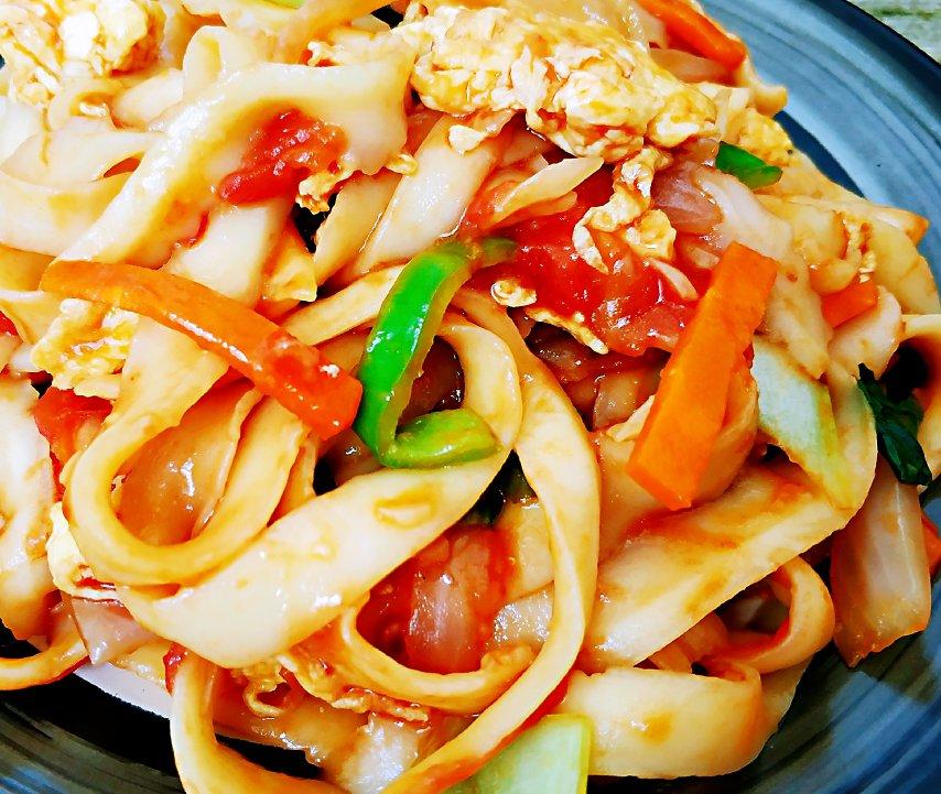 迪迪家的厨房做的炒刀削面