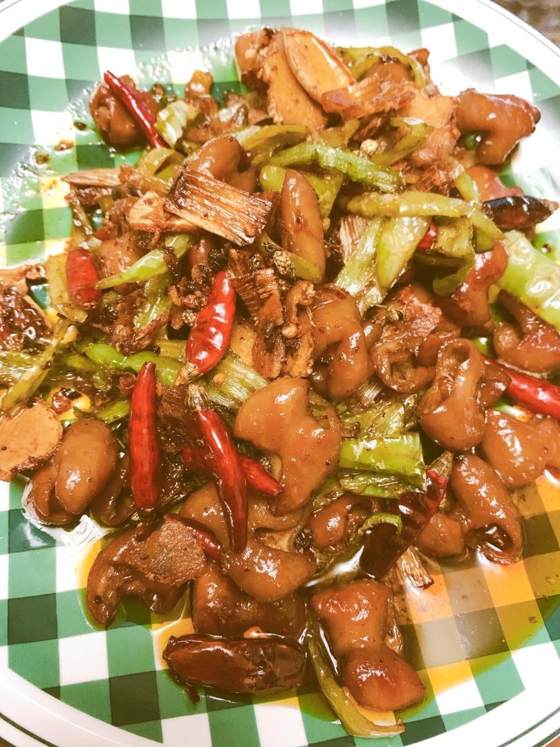 好吃到爆火爆肥肠