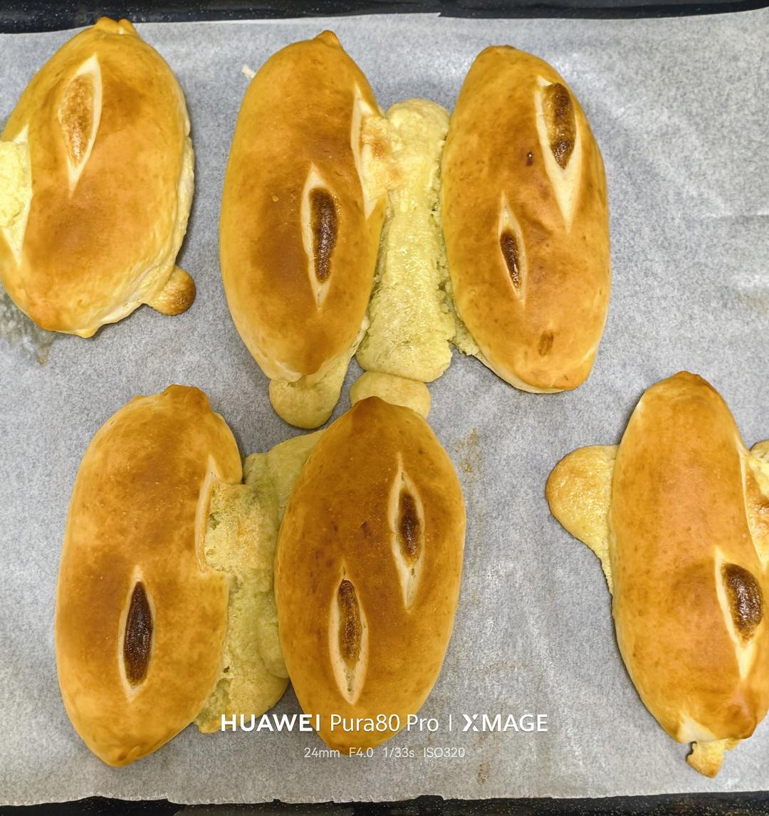 超满足！一口下去满满奶酪！奶酪碱水面包！