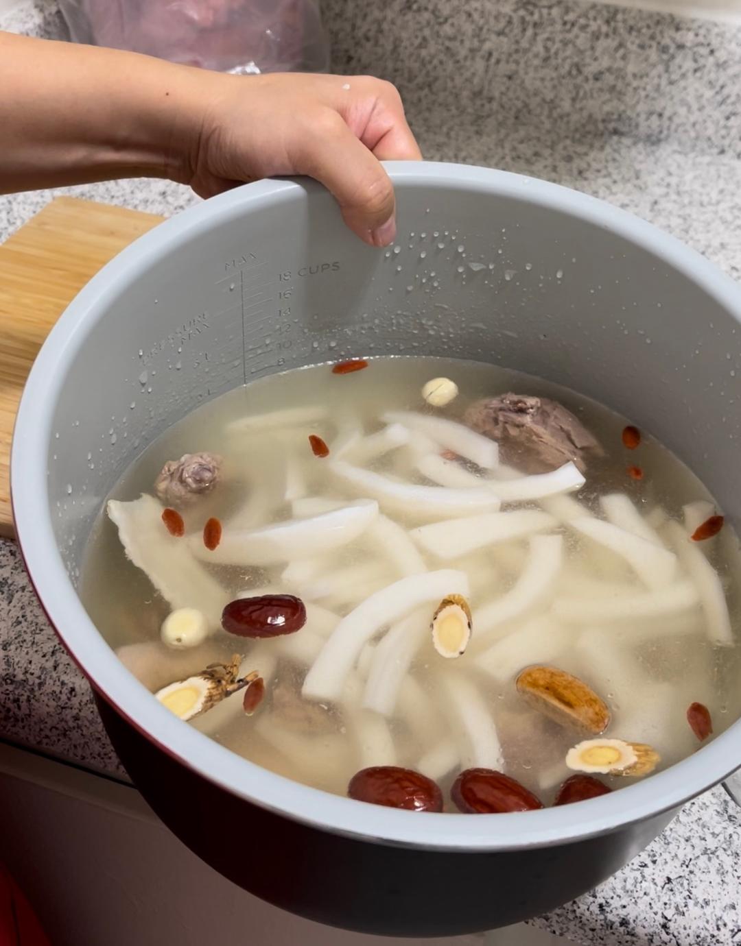 椰子乳鴿湯的做法 步驟9