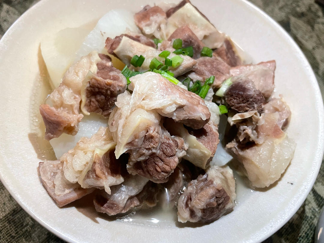 冬日限定——清炖萝卜牛腩（照例附蘸料）
