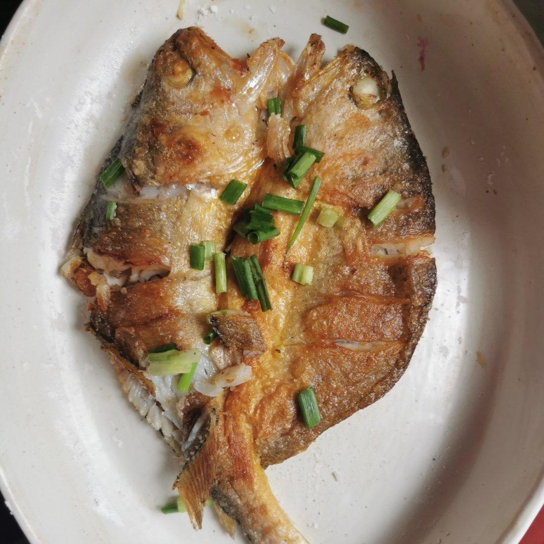 香煎小黄鱼