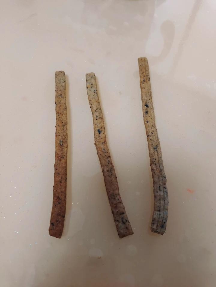 咸香的，酥酥的，吃起来停不了的黑芝麻饼干条