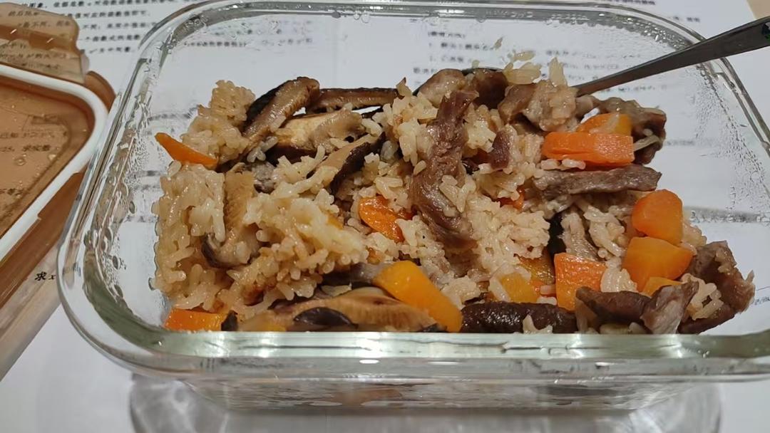 猪肉冬菇红萝卜焖饭