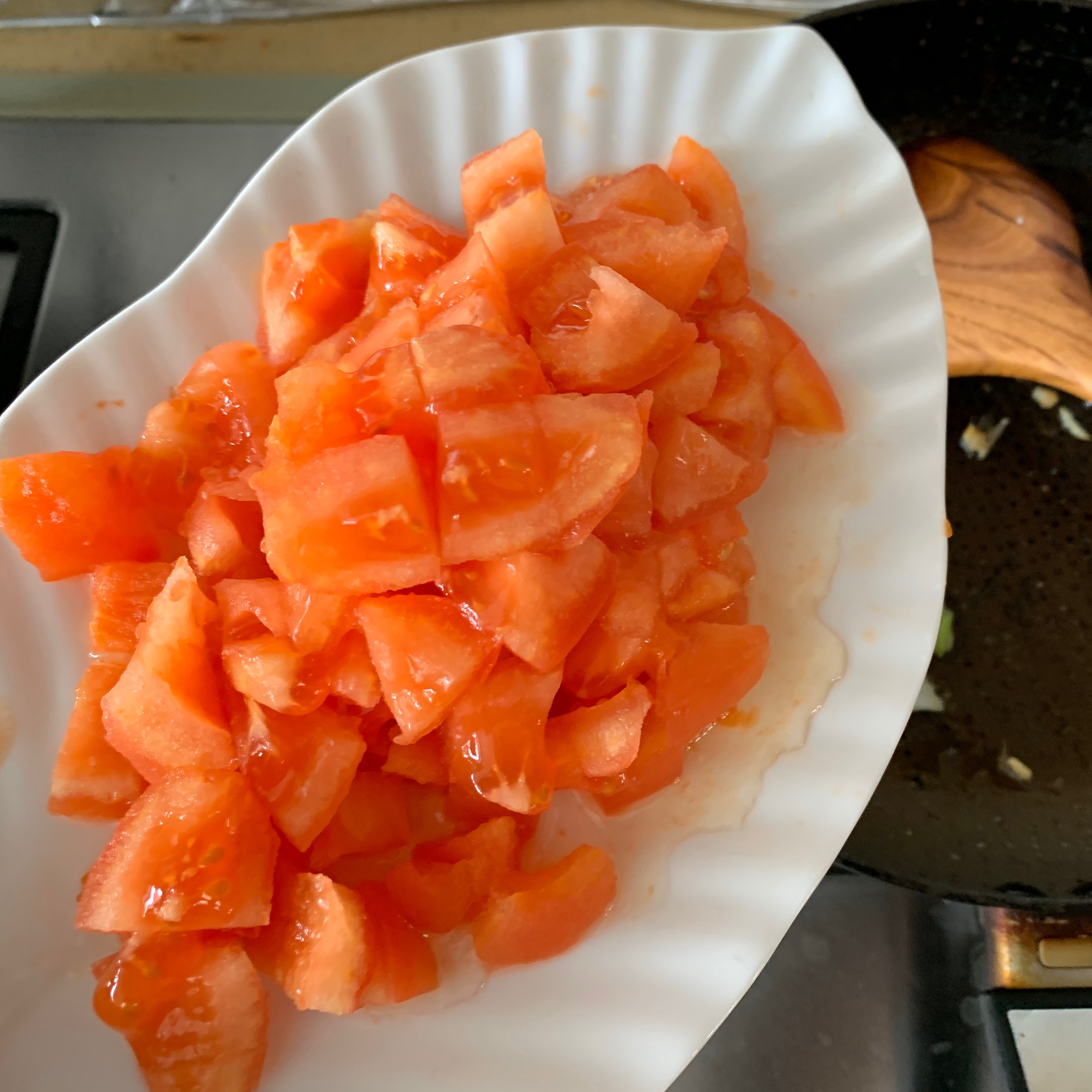 网红茄汁火腿酸汤面的做法 步骤3