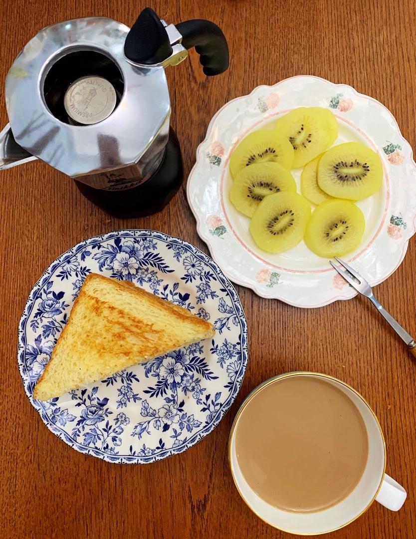 一蛋两吃的鸡蛋三明治