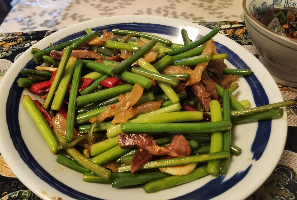 腊肉炒蒜苗