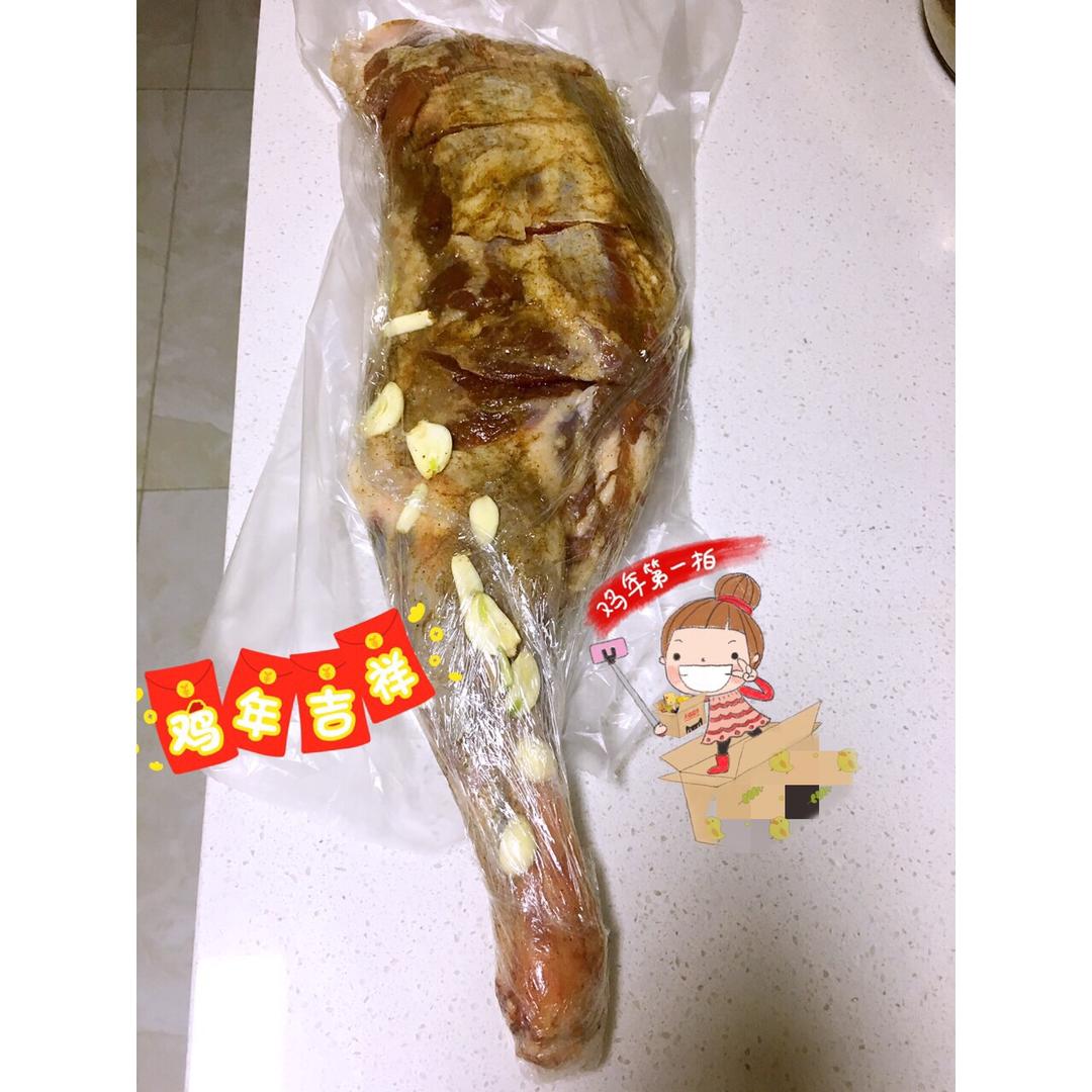 孜然蒜香烤羊腿