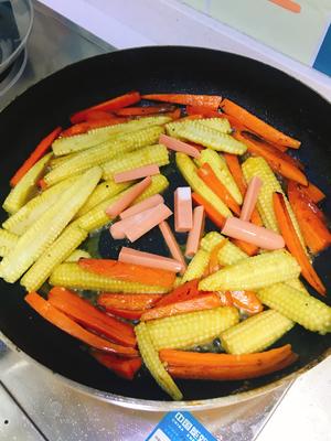 玉米笋炒胡萝卜的做法 步骤7