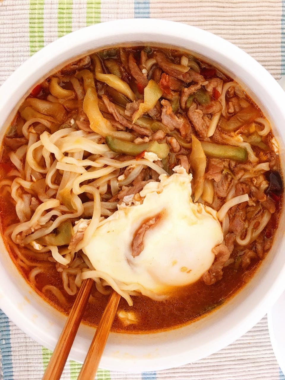 香辣榨菜肉丝面