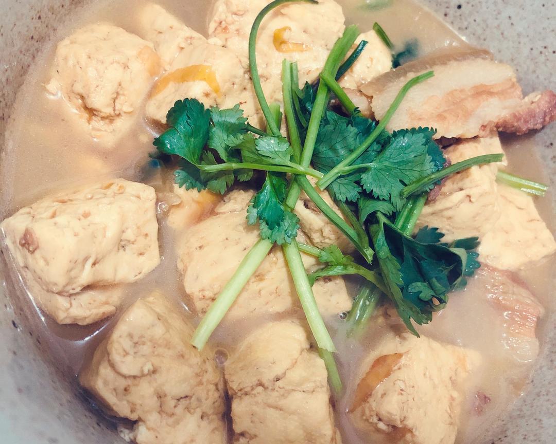 五花肉炖豆腐的做法