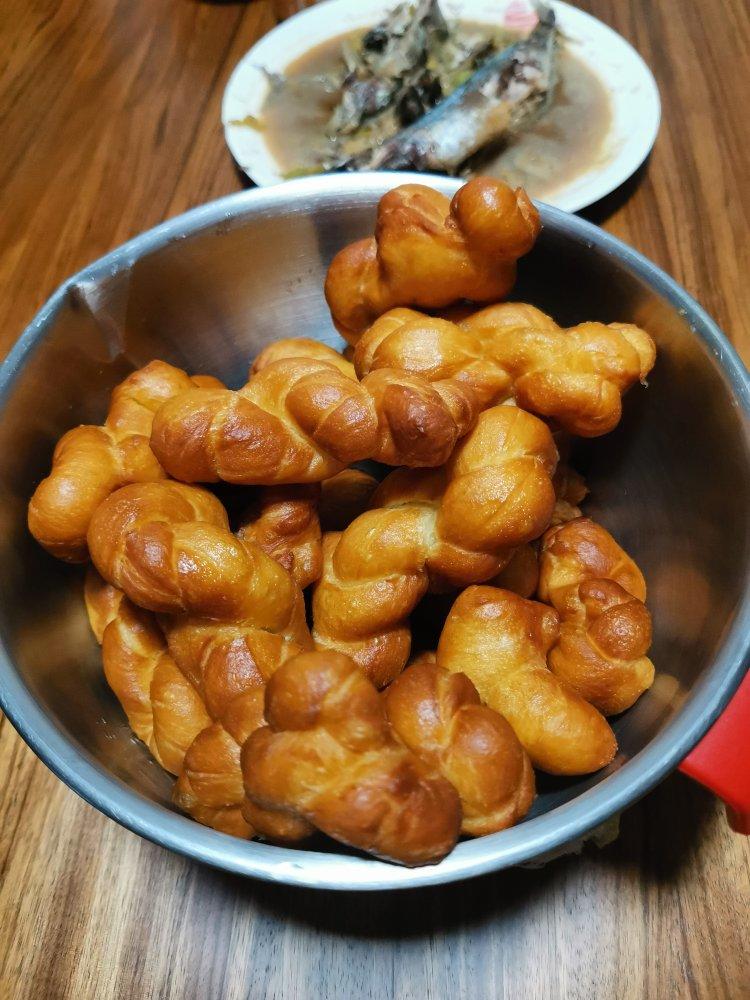 外酥内软的炸麻花