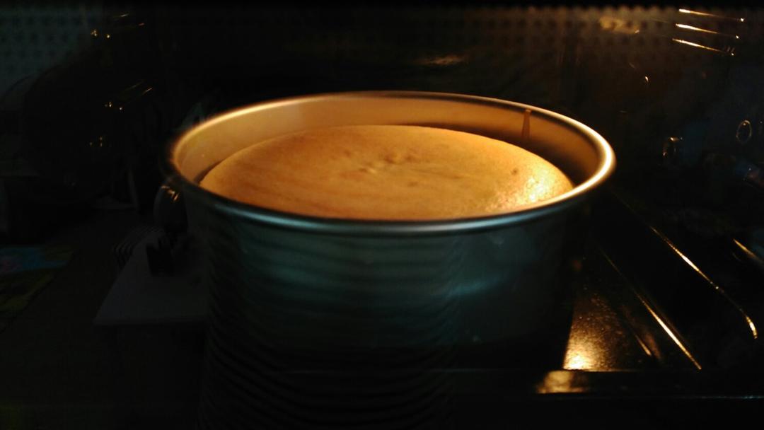 烤箱做蛋糕（戚风蛋糕的做法）