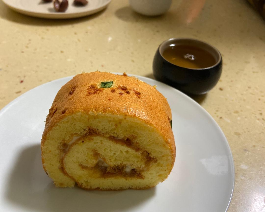经典的肉松蛋糕卷的做法