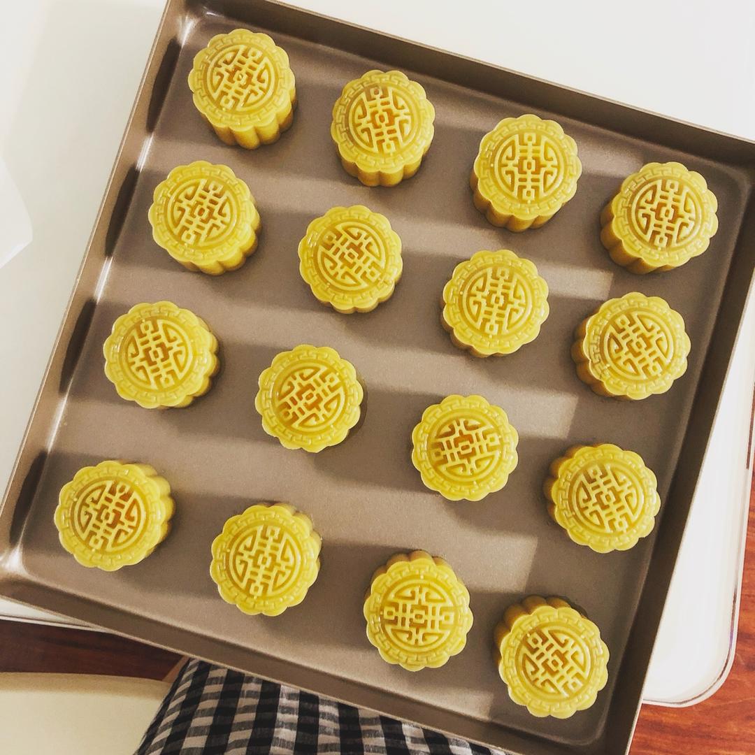 广式月饼——蛋黄莲蓉月饼