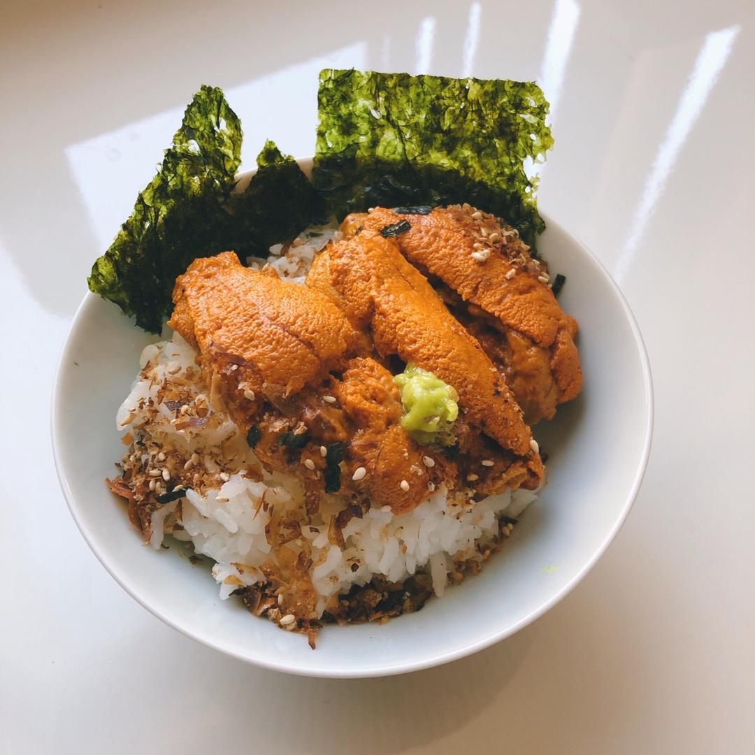 海女の海胆盖饭（三陸うに丼）