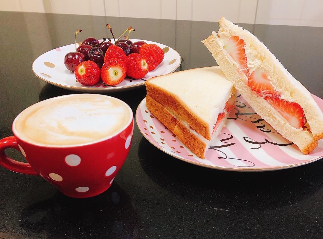 奶油草莓土司（五分钟超快手）