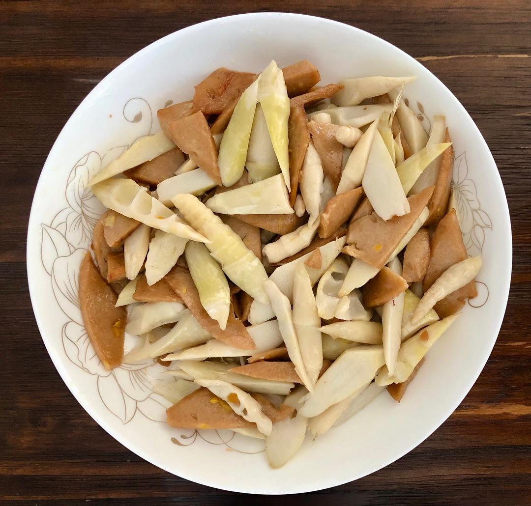 （纯素食）玉米肠炒清汁笋