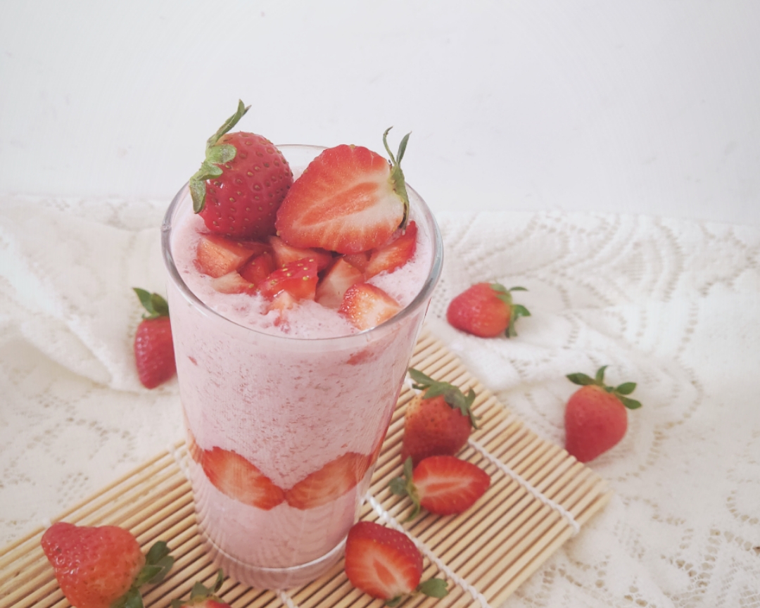 草莓奶昔的做法 步骤11