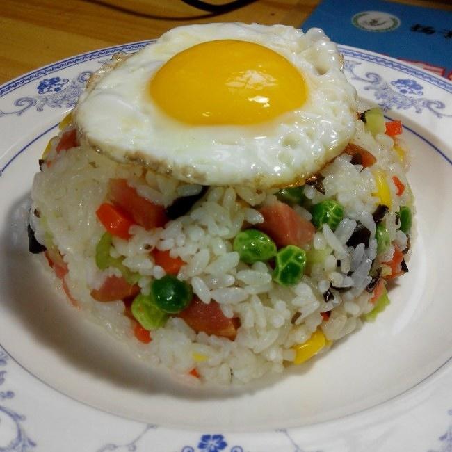 五行蔬菜炒米饭的做法