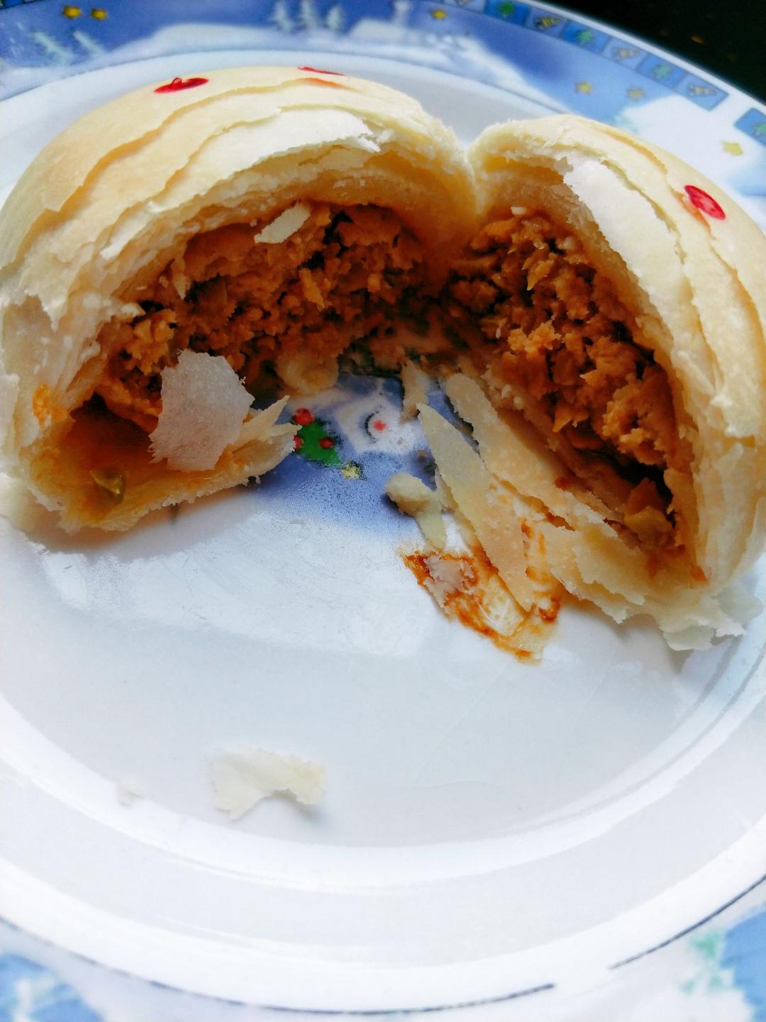 榨菜鲜肉月饼！集鲜香咸甜酥脆汇聚的好口味啊~