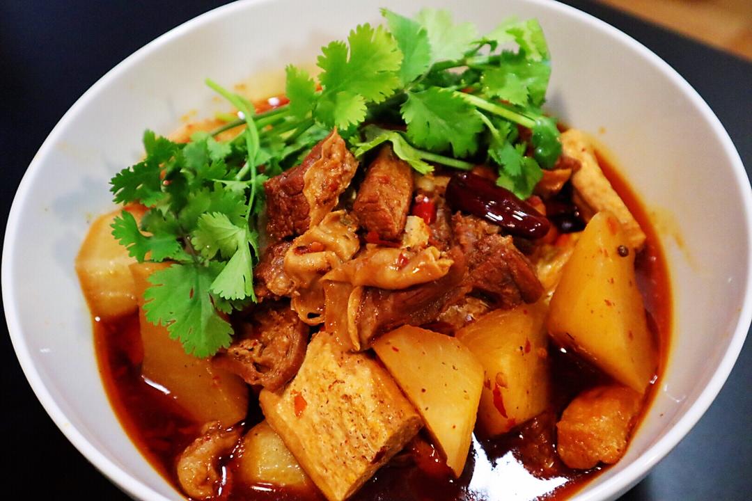 小厨oursbrun做的川味红烧牛腩(麻辣)