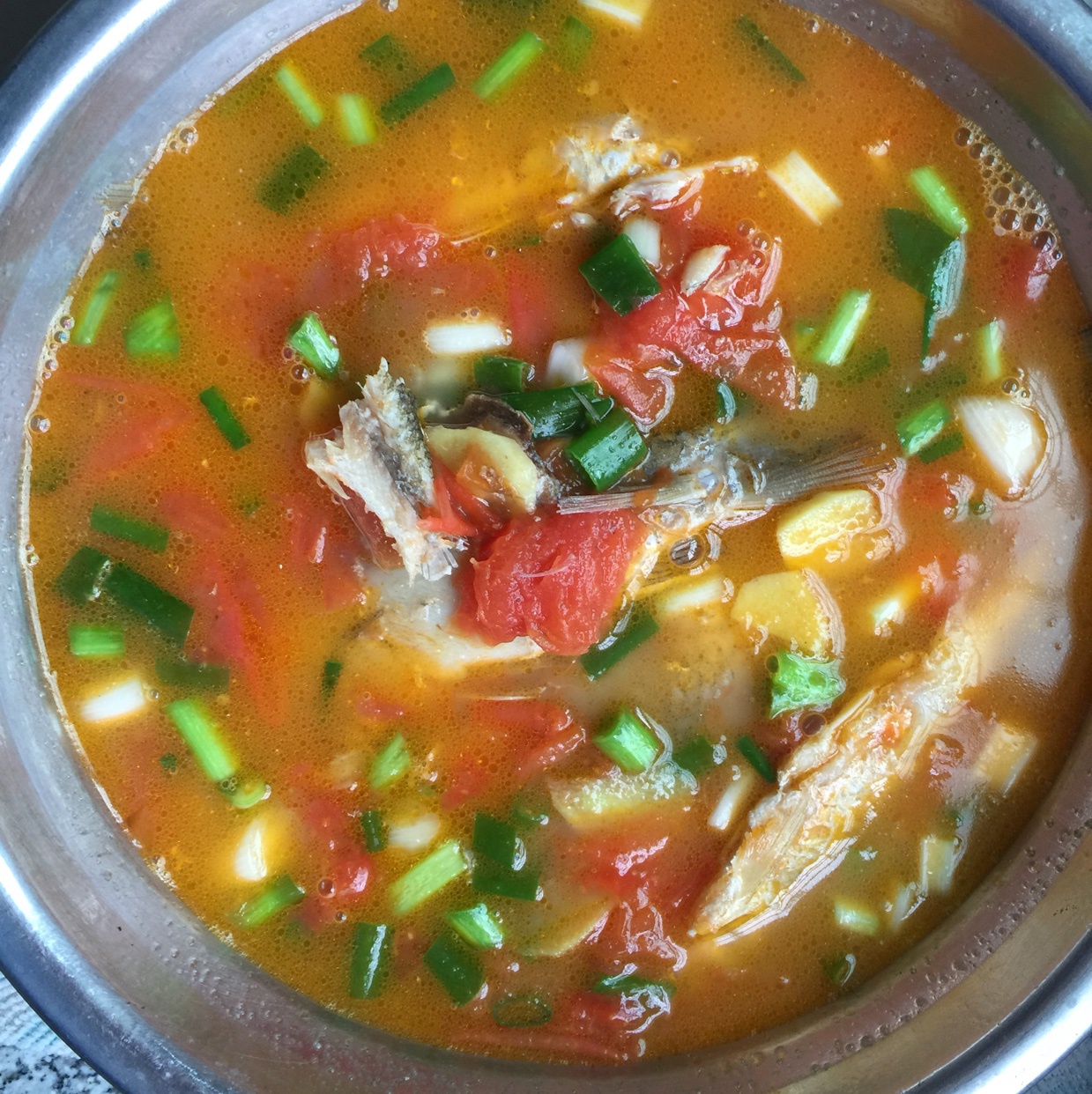 莫莫sz5g做的鲫鱼西红柿汤