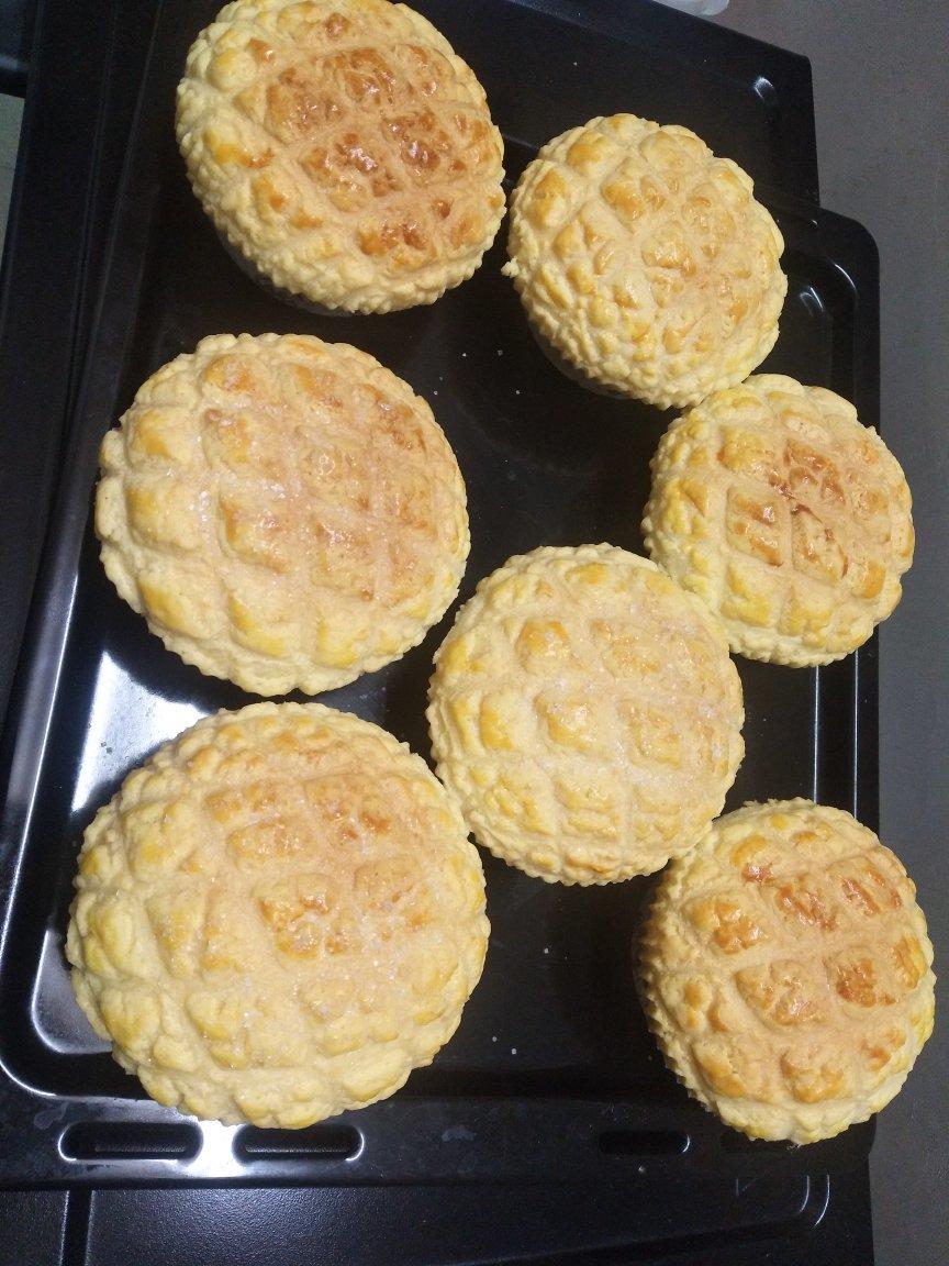 好吃到炸裂的港式菠萝包（附带制作酥皮的小视频）