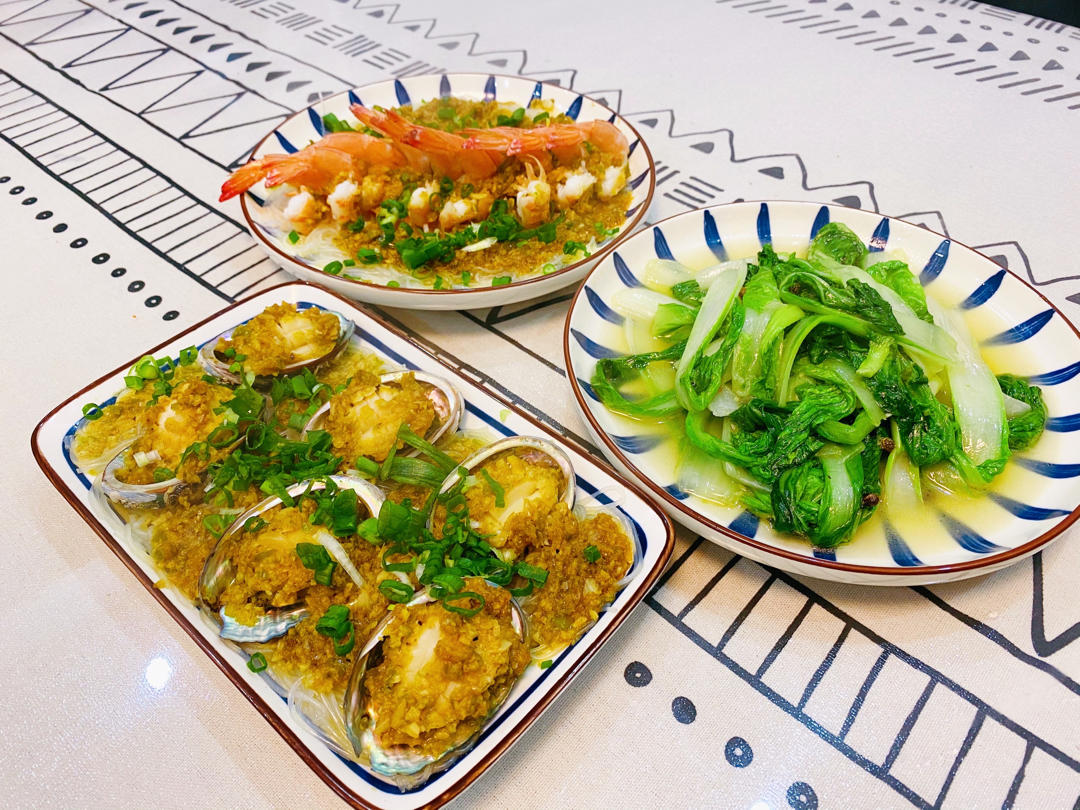 蒜蓉粉丝蒸鲍鱼